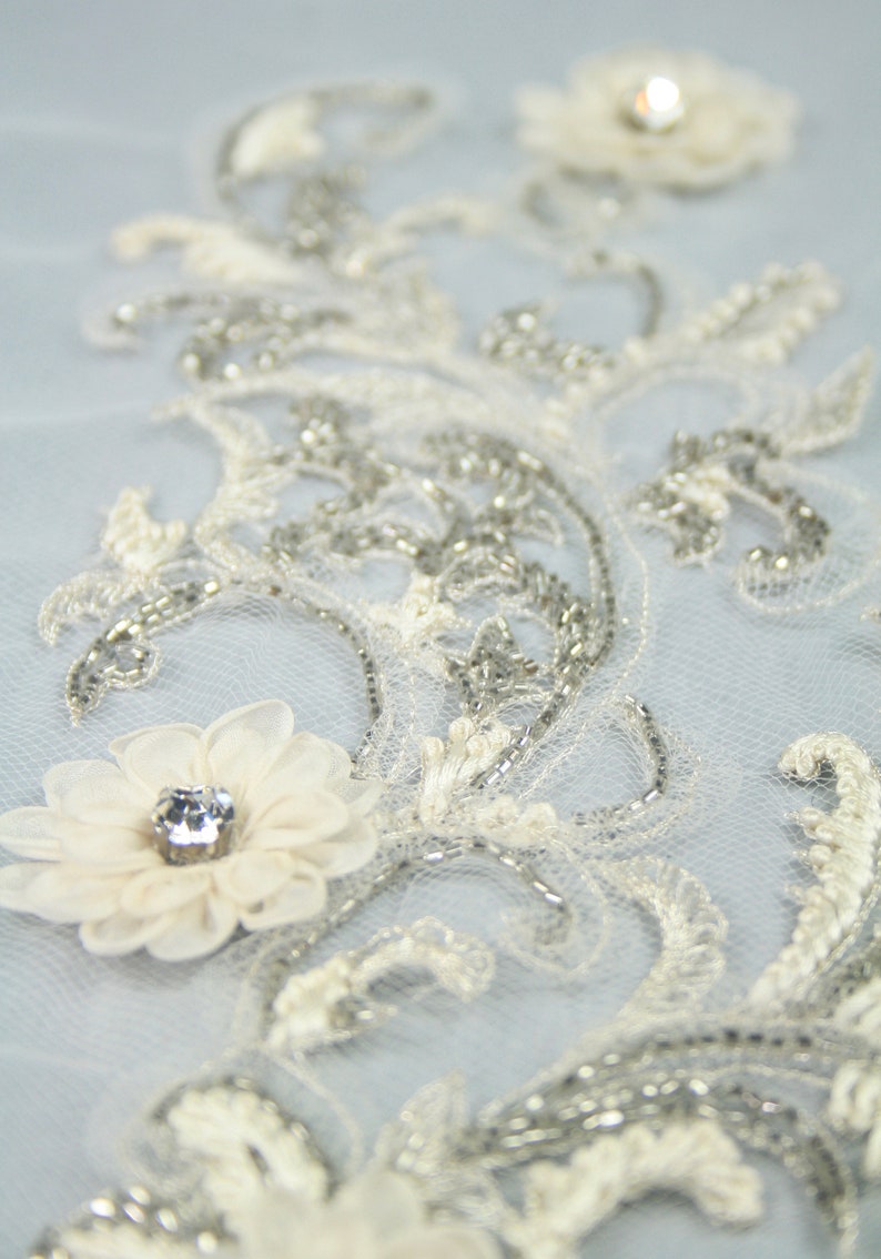 Pärlbroderad spetsslöja, haute couture-tyg, pärlbroderad spetsapplikation för brudtärnor, strass-blomapplikation, handbroderat tyg. bild 1