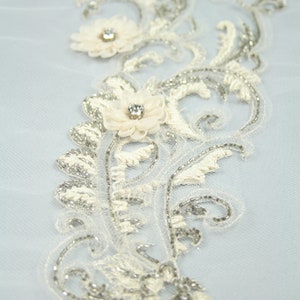 Pärlbroderad spetsslöja, haute couture-tyg, pärlbroderad spetsapplikation för brudtärnor, strass-blomapplikation, handbroderat tyg. bild 5