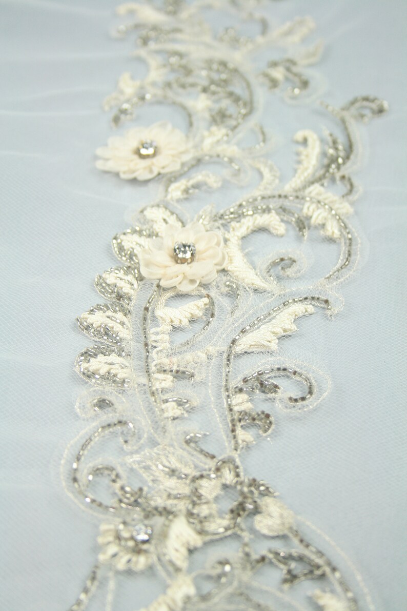 Pärlbroderad spetsslöja, haute couture-tyg, pärlbroderad spetsapplikation för brudtärnor, strass-blomapplikation, handbroderat tyg. bild 5