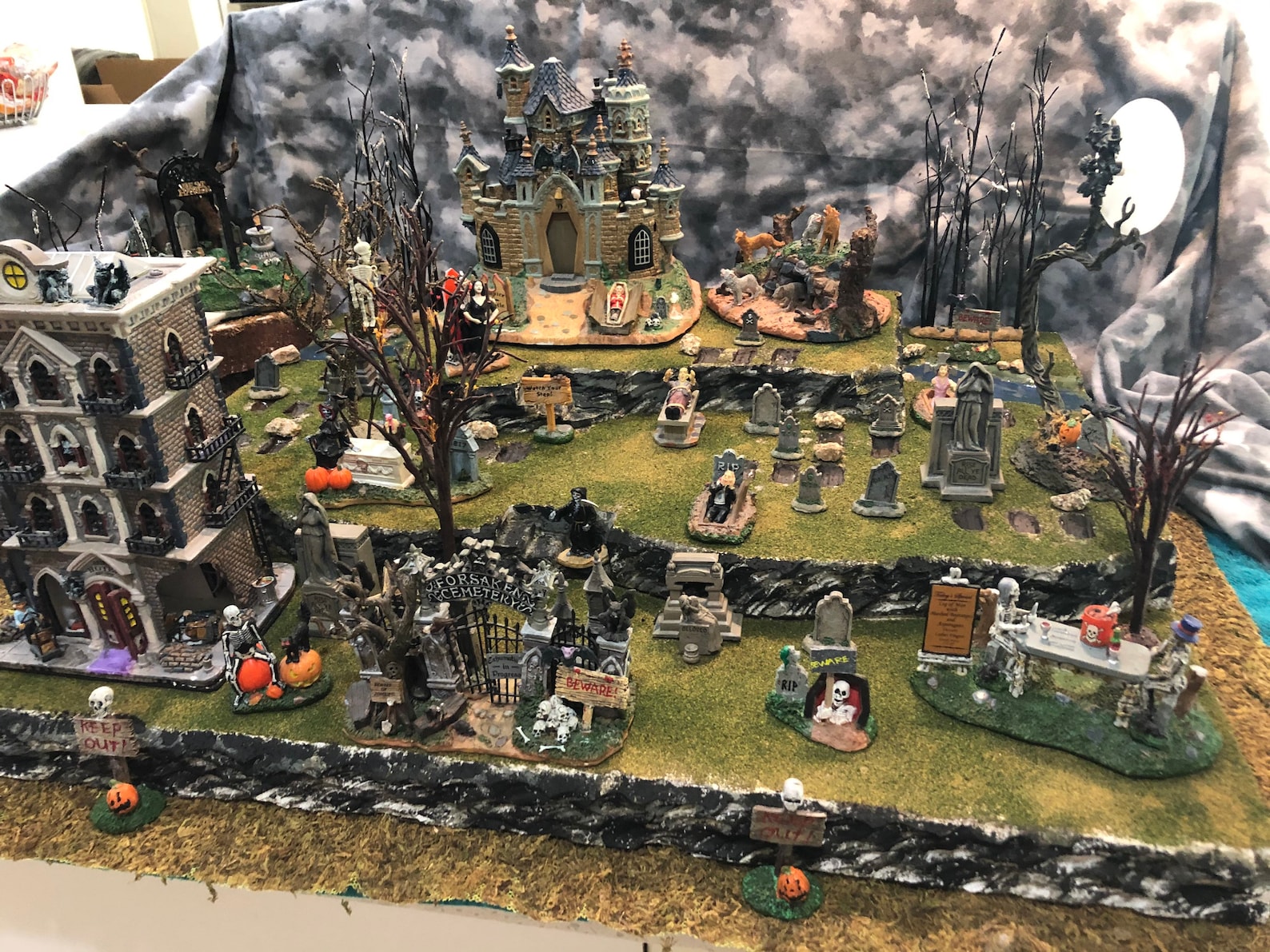 Halloween Village Display Platform Large Cemetery/ Graveyard Great for