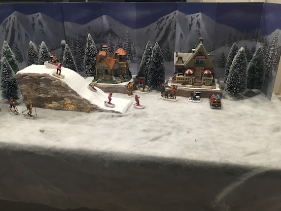 Christmas Village Display Set of 3 , Illuminated Ski Slop and Two Matching  Platforms for Lemax Dept 56 Dickens North Pole Xmas Villagers 
