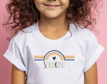 SCHULKIND Bügelbild T-Shirt zur Einschulung Regenbogen