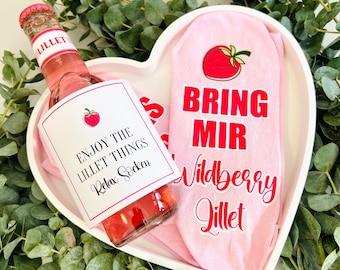 Muttertag - Geschenk Auszeitsocken „Bring mir Wildberry Lillet", Entspannung, Sprüchesocken