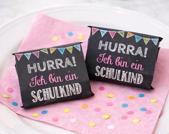 Gepersonaliseerde chocoladewikkels voor de start van het schooljaar – een leuk traktatie voor een schoolfeestje, zelf te maken met een krijtborddesign, roze en blauw, begin van het schooljaar.