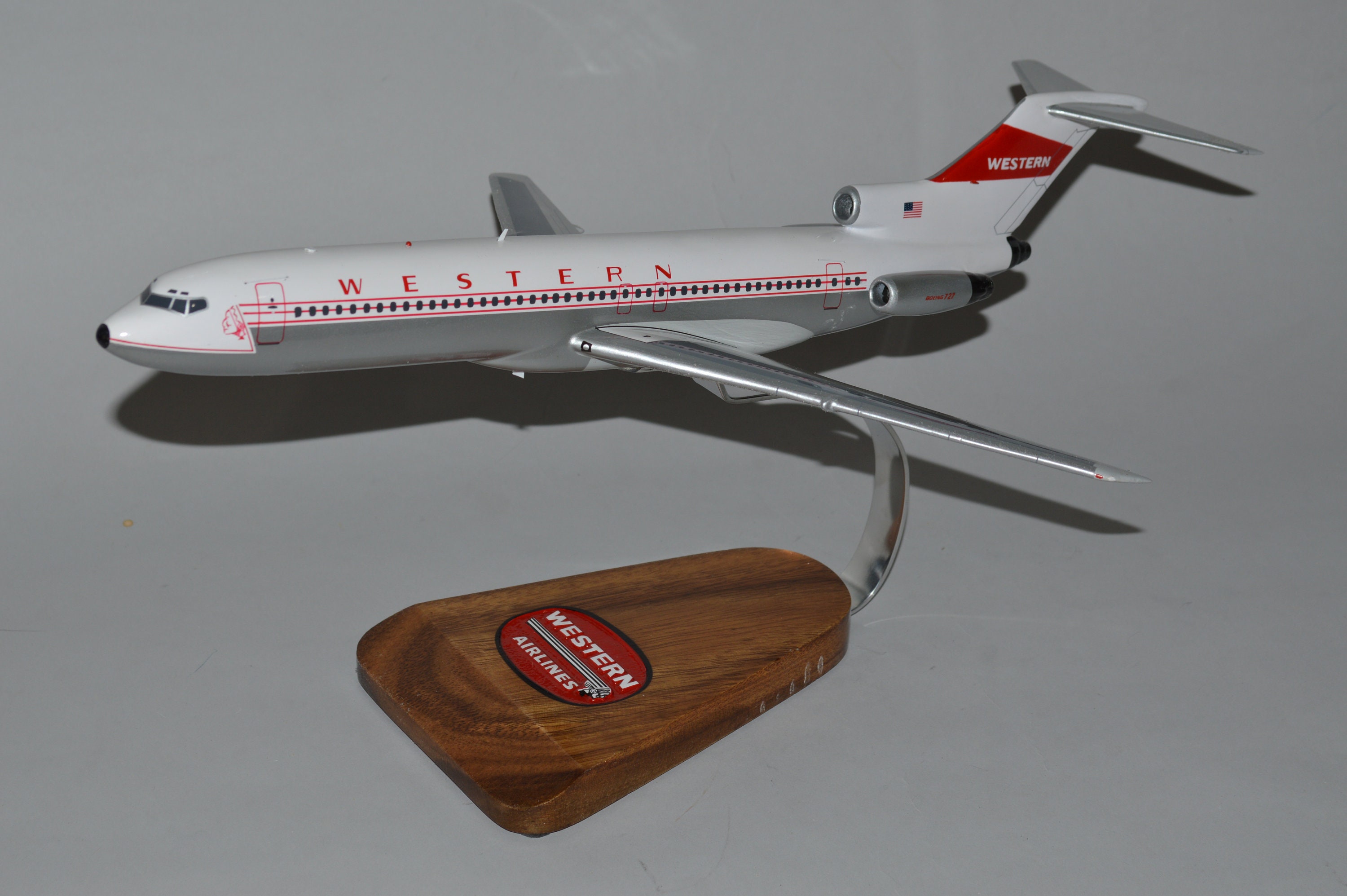 Boeing 727-200 Western Airlines Indian color scheme plane mahogany wood airplane aircraft desktop display model