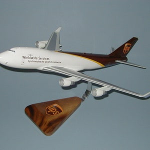 Boeing 747-400 UPS United Parcel Service freight cargo aircraft top quality hand carved mahogany wood replica desktop display airplane model
