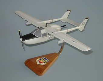 Cessna O-2 Skymaster (Cessna 337) Terminlotse Flugzeug aus dem Vietnamkrieg Vietnam Krieg Mahagoni Holzflugzeug Modell