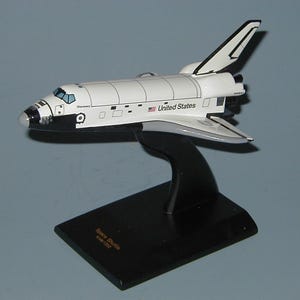 Présentoir de bureau miniature de la navette spatiale de la NASA en bois d'acajou sculpté à la main