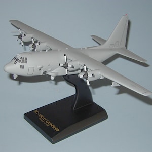 Réplica de madera de caoba tallada a mano del modelo de avión de combate Lockheed AC-130 de la USAF para exhibición de escritorio