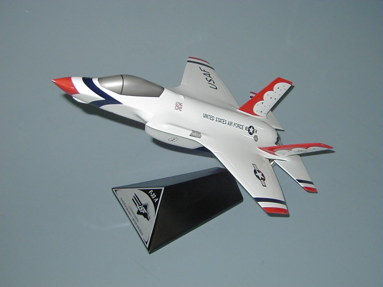 F-35A Lightning USAF Thunderbirds model airplane hand carved mahogany wood replica desktop display