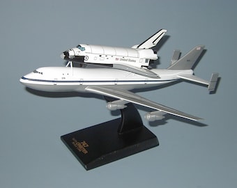NASA-ruimteshuttle en 747-dragermodel met de hand gesneden mahoniehouten replica desktopdisplay