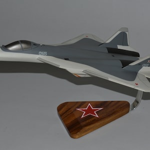 SU-57 &quot;Felon&quot; Russian stealth fighter plane model hand carved mahogany wood replica desktop display