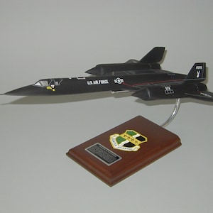 Lockheed SR-71 Blackbird supersonic spy plane USAF hand carved mahogany wood replica desktop display airplane model