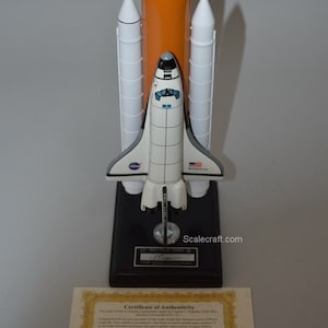 スペースシャトルモデル　木製台座付　1/200スケール 宇宙模型】スペースシャトルプラモデル