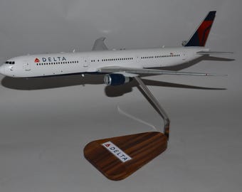 767-400 Delta Airlines hand fitted and painted large model airplane replica desktop display