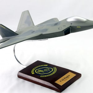 Lockheed F-22 Raptor 43rd Fighter Squadron air superiority fighter plane hand carved mahogany wood replica desktop display airplane model