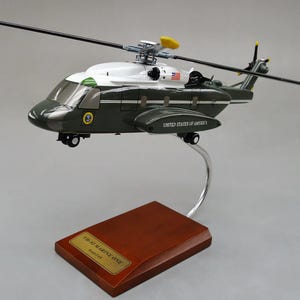 Sikorsky VH-92 Marine One Presidential HMX-1 helicopter aircraft hand carved and painted mahogany airplane aviation desktop display model