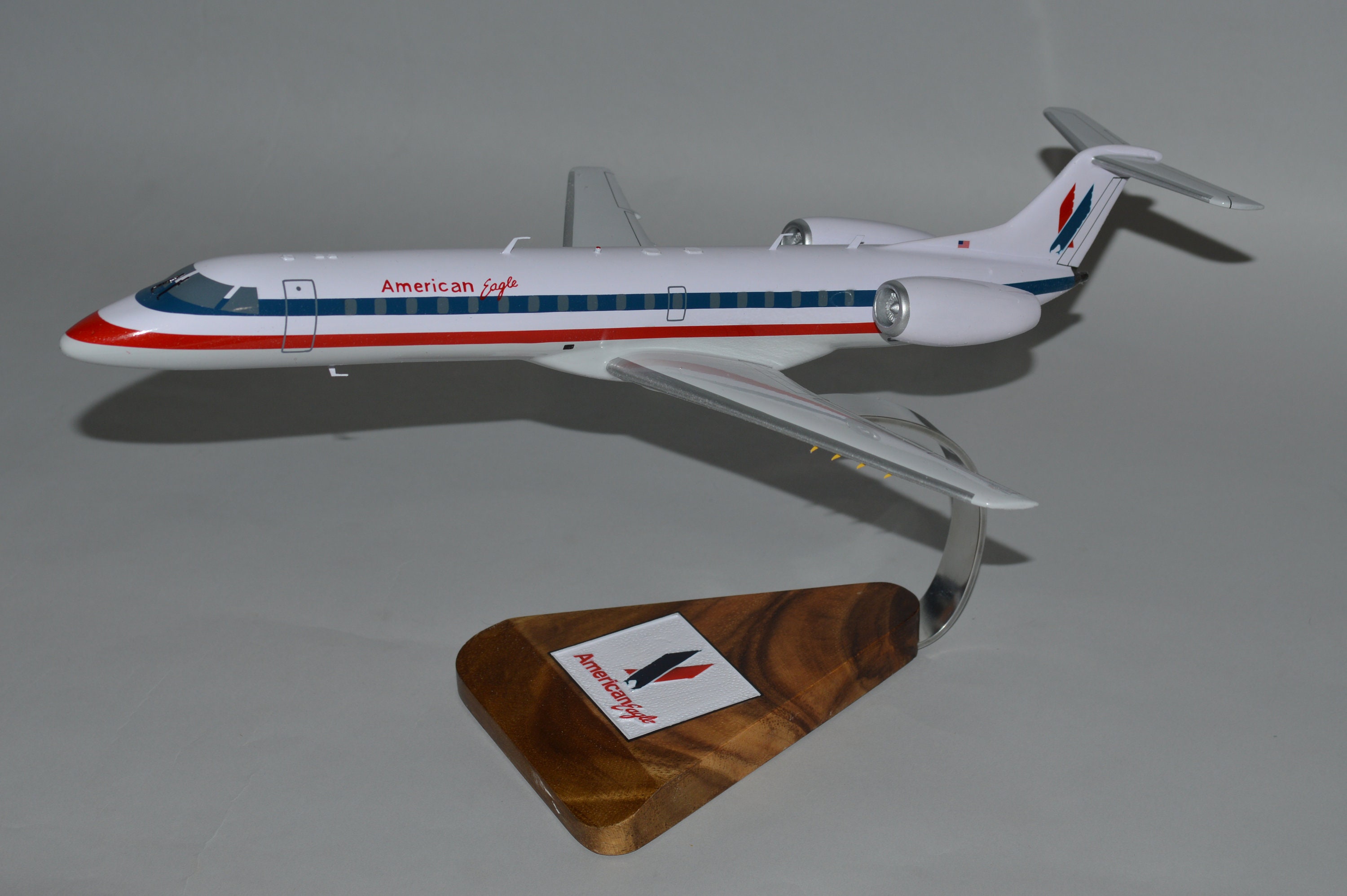 modelsUA > JETS 1:72 > Embraer EMB-145LR (American Eagle