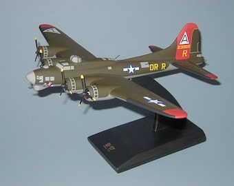Boing B-17 Flying Fortress WWII schwerer USAAF Bomber Mahagoni Holzflugzeug Desktop Display Modell