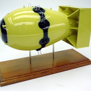 FATMAN atomic bomb used in World War II hand carved mahogany wood replica desktop display airplane model