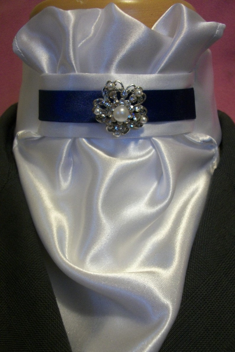 tying a stock tie dressage