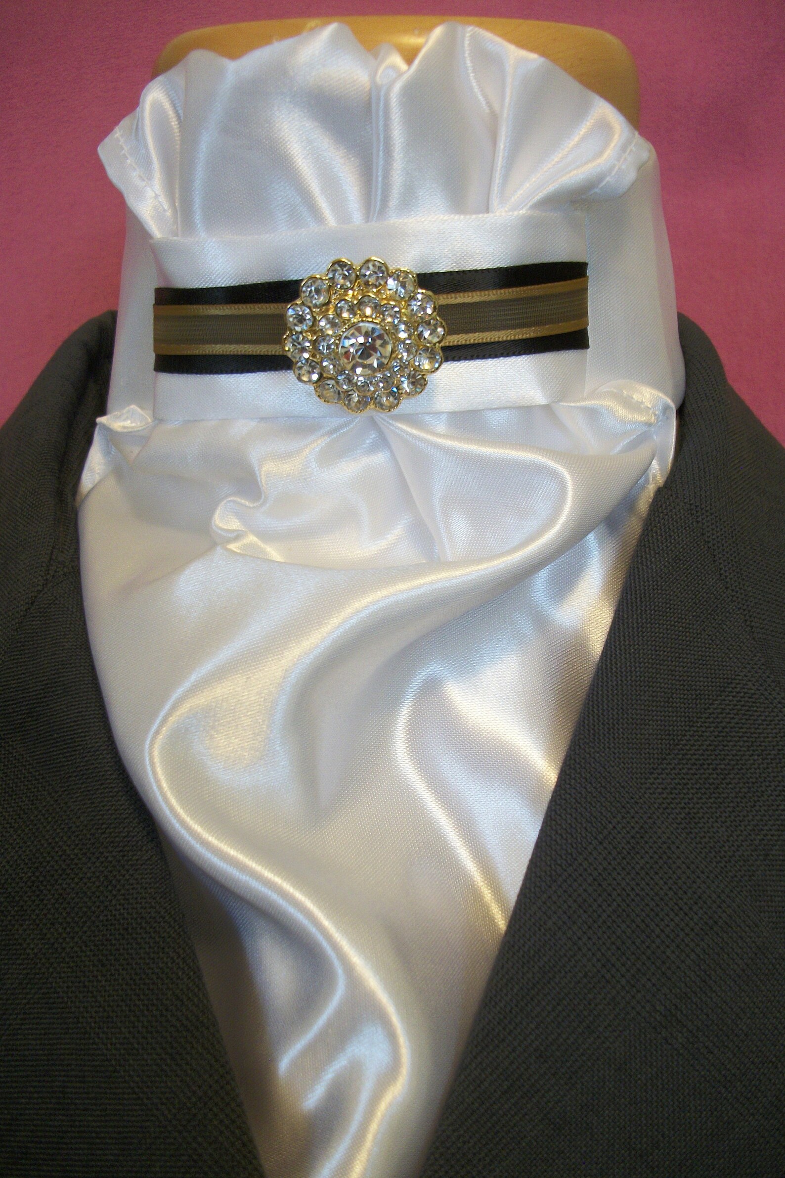 tying a stock tie dressage