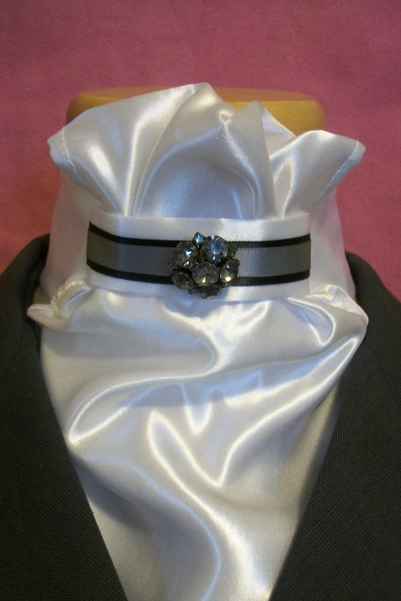 tying a stock tie dressage