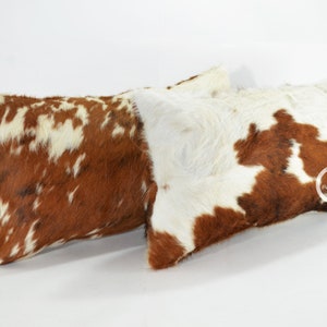 Paar dubbelzijdige driekleurige koeienhuid lendenkussenhoezen (set van 2 stuks) 12&quot; x 22&quot;