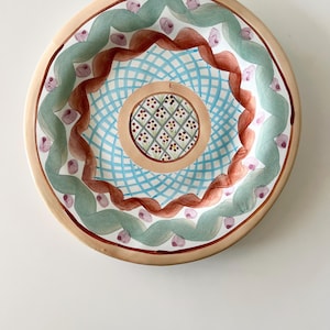 Vintage 1992 Mackenzie-Childs Heather Pattern 11” Plate Retired Pattern with Original Tag immagine 1