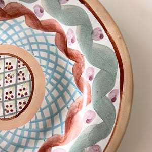 Vintage 1992 Mackenzie-Childs Heather Pattern 11” Plate Retired Pattern with Original Tag immagine 2