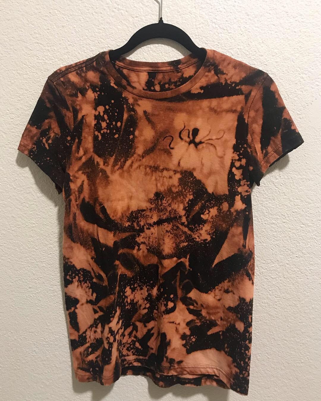 can you bleach a 100 polyester shirt