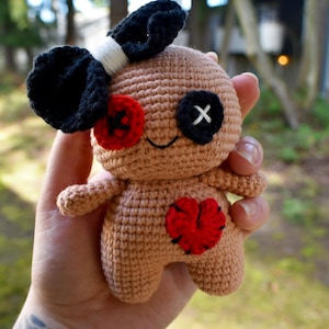 Voodoo Puppe Plüschtier | Voodoo Puppe Plushies, Amigurumi gehäkelte Voodoo Puppe, gehäkelte Plushie | Handgefertigt