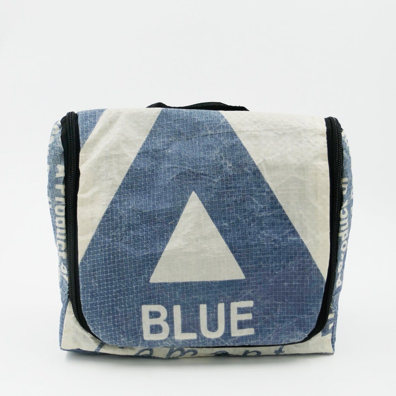 Kulturbeutel Upcycling Waschtasche,Kosmetiktasche,Reisekulturbeutel zum Aufhängen aus altem Zementsack Fairtrade Blau Triangle Cement