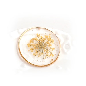 yello Real flower Pendant 30mm Gold Pressed Flower Glass charms beads Dried Flower pendant Jewelry Findings Craft Supplies er2379w
