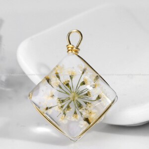 White Real flower Pendant 16x21mm Gold Pressed Flower Glass charms beads Dried Flower pendant Jewelry Findings Craft Supplies ga582-2