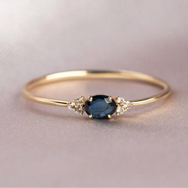 Anillo de zafiro azul delicado de oro de 14 k, anillo de compromiso de zafiro, anillo de zafiro genuino, joyería minimalista, regalo de anillo de piedra de nacimiento para ella