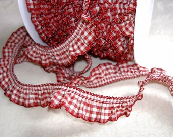 Ruffle ribbon red cream (2.50 EUR/meter)