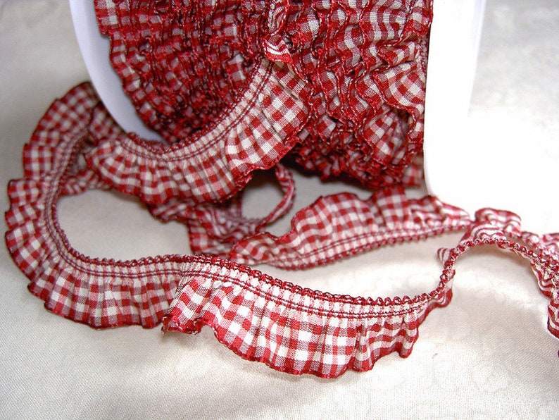 Ruffle ribbon red cream 2.50 EUR/meter image 1