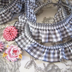 Ruffle ribbon gray white 2.50EUR/meter image 1