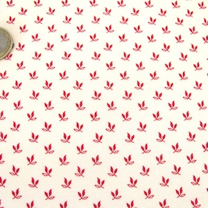 Peut inclure: Tissu blanc avec un motif répété de petites feuilles rouges.