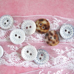 Mother of pearl button 18 mm image 4