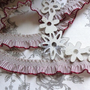 Ruffle ribbon red cream 2.60 EUR/meter border image 2