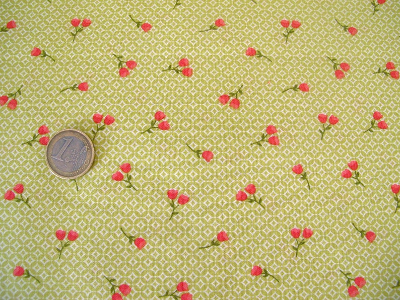 Patchwork fabric flowers green image 3