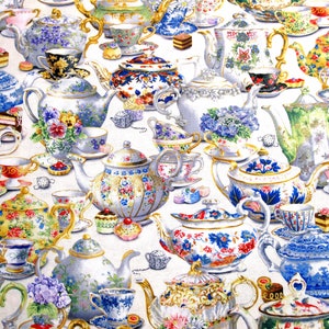 Op de afbeelding: Een witte achtergrond met een verzameling vintage theekopjes en theepotten in verschillende kleuren en patronen. De theekopjes en theepotten zijn versierd met bloemen, gouden randjes en andere ingewikkelde ontwerpen.