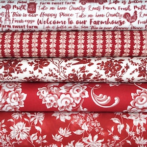 Katoenen stoffenbundel met bloemen- en lettermotief.