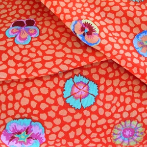 Fabric flowers Kaffe Fassett image 4