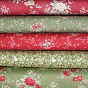 Tilda Stoffe Stoffpaket mit Rosen Blumen rot grün Baumwolle 5 Stoffe je 25 x 55 cm