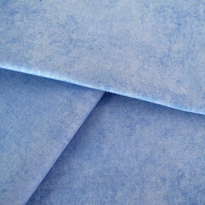 Tessuto patchwork azzurro marmorizzato