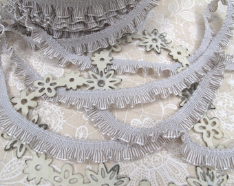 Ruffled ribbon, beige and white trim, striped ribbon (2.90 EUR/meter)