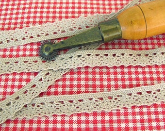 Crochet border (1.45 EUR/meter) beige 2 m